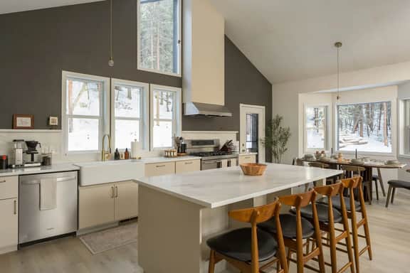 Mtn Chalet | Cedar Hot Tub | 2 Kings | Starlink